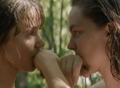 LittleTroubleGirls_134286841659862084_big-cine_deskt.webp