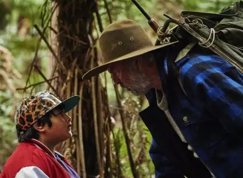Huntforthewilderpeople_st_1_jpg_sdlow_134323360202086556_big-cine_deskt.webp