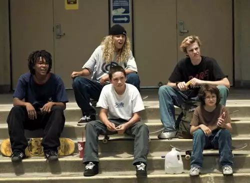 Mid90s_st_1_jpg_sdlow_134257381714192530_big-cine_deskt.webp