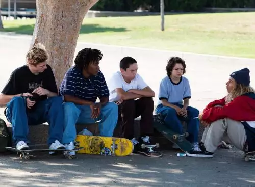Mid90s_st_4_jpg_sdlow_134257381568101938_big-cine_deskt.webp